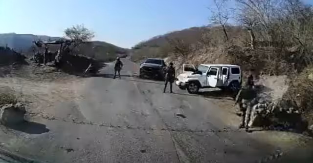 AMLO se topó con un comando armado en Badiraguato en su recorrido en Sinaloa