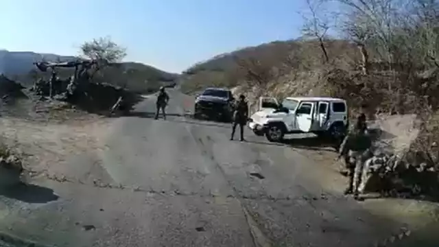 AMLO se topó con un comando armado en Badiraguato en su recorrido en Sinaloa