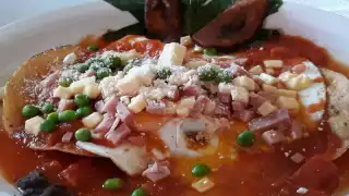 Este es el origen de los huevos motuleños