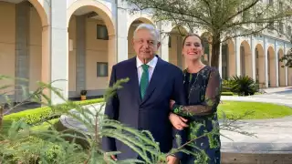 Beatriz Gutiérrez señaló que ni ella ni su hijo presentan síntomas de COVID-19 tras el recontagio de AMLO, pero que ambos se aislaron por precaución