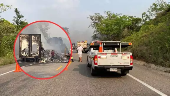 Los primeros reportes indican que los conductores de tres tráileres habrían muerto calcinados tras el accidente Los primeros reportes indican que los conductores de tres tráileres habrían muerto calcinados tras el accidente