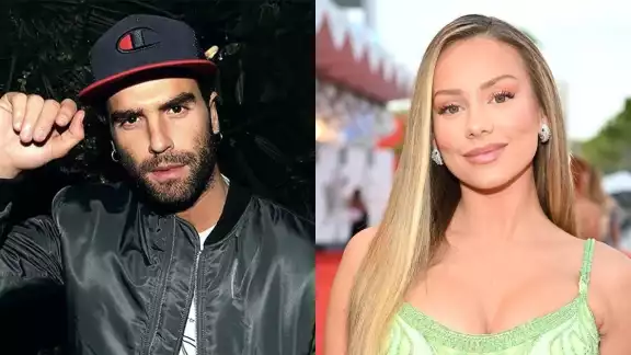 La bellísima Ester Expósito y el guapo Nicolas Furtado subieron historias a las redes sociales donde se les nota muy enamorados. La bellísima Ester Expósito y el guapo Nicolas Furtado subieron historias a las redes sociales donde se les nota muy enamorados.