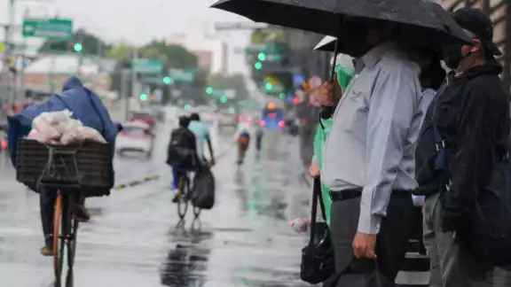El frente frío Núm. 9 será reforzado por una nueva masa de aire frío y se desplazará sobre el Norte de la República Mexicana. El frente frío Núm. 9 será reforzado por una nueva masa de aire frío y se desplazará sobre el Norte de la República Mexicana.