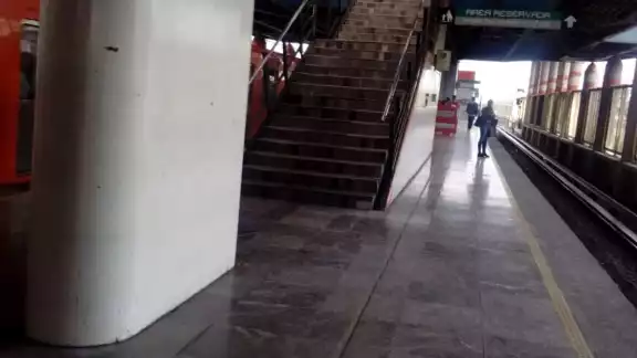 Familiares del fallecido llegaron para identificar el cuerpo
