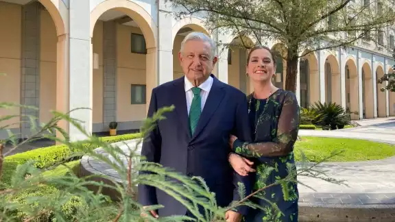 Beatriz Gutiérrez señaló que ni ella ni su hijo presentan síntomas de COVID-19 tras el recontagio de AMLO, pero que ambos se aislaron por precaución