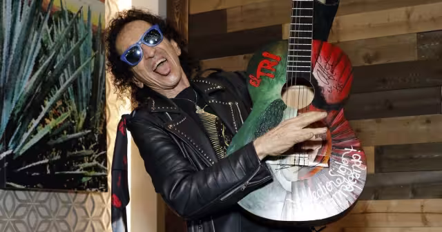 Alex Lora celebra 55 años de carrera y busca romper un peculiar récord Guinness