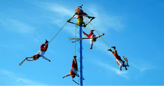 Volador de Papantla fallece al caer en Puebla: VIDEO