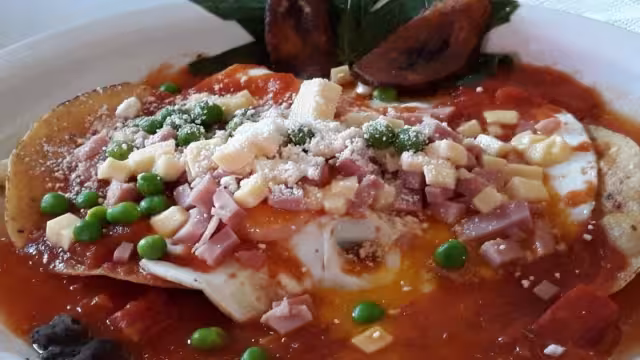 Este es el origen de los huevos motuleños