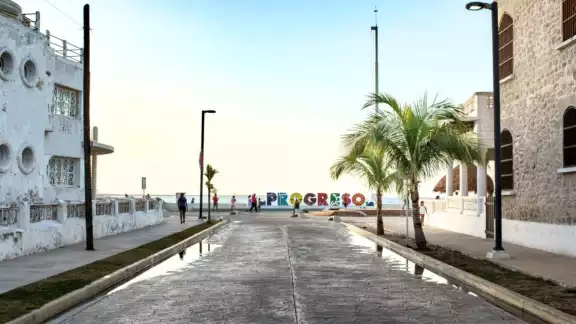 El puerto de Progreso forma parte de la Riviera Yucateca El puerto de Progreso forma parte de la Riviera Yucateca