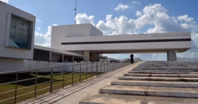 El hombre deberá de mantener medidas cautelares interpuestas por un Juez de la FGE Yucatán