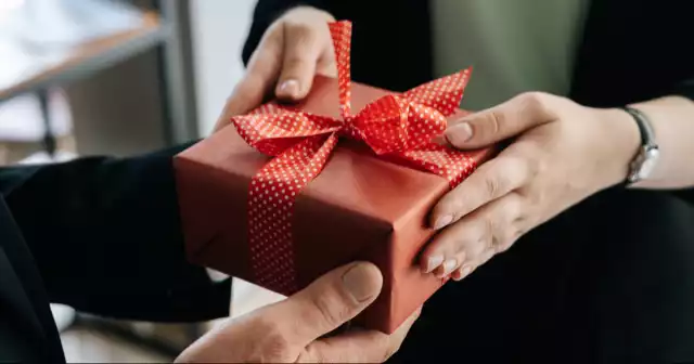 El regalo de intercambio es una tradición en estas fecha