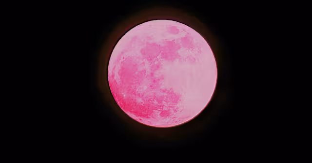 La Luna llenada de abril