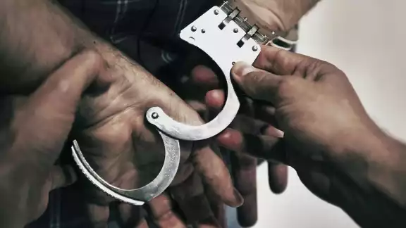El hombre permanecerá detenido por todo el tiempo que dure el proceso El hombre permanecerá detenido por todo el tiempo que dure el proceso