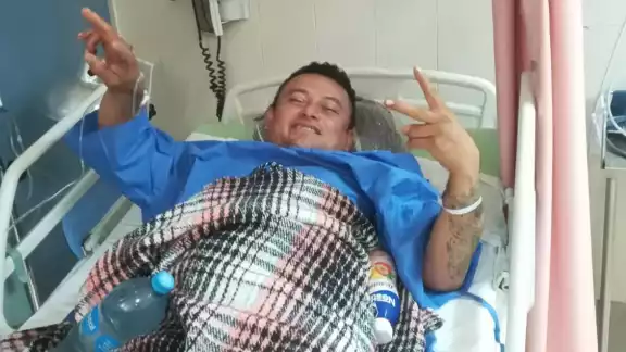 El matador tuvo una lesión de 10 centímetros en el glúteo derecho y tuvo que recibir 38 puntadas internas y 12 externas. Su condición se considera estable El matador tuvo una lesión de 10 centímetros en el glúteo derecho y tuvo que recibir 38 puntadas internas y 12 externas. Su condición se considera estable