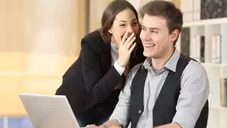 Las personas nacidas bajo estos signos tienen una debilidad por los conocer y comentar la información de otras personas que les llegan