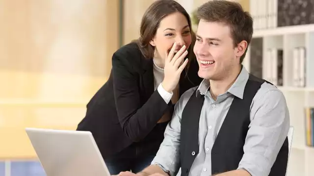 Las personas nacidas bajo estos signos tienen una debilidad por los conocer y comentar la información de otras personas que les llegan