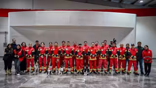Unidad de Búsqueda y Rescate Urbano de la Cruz Roja México rescata con vida a persona en Venezuela