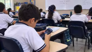 Escuelas privadas de Yucatán ya restringen celulares antes de la nueva regulación nacional