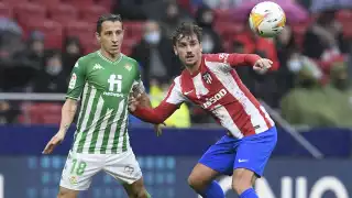 El futbolista azteca llegó a defender los escudos del Deportivo La Coruña, Valencia, Bayer Leverkusen, PSV y Real Betis.