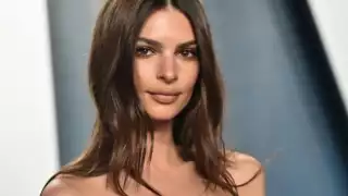 Emily Ratajkowski se convierte en madre y presenta a su hijo Sylvester