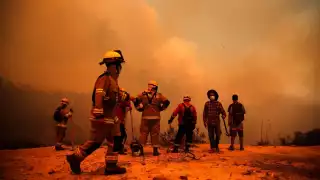 Hombre pierde la vida al saltar de un tercer piso por incendio en Chile