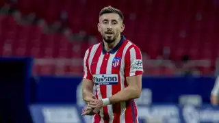 Héctor Herrera es captado bebiendo en concierto de Grupo Firme después de un partido