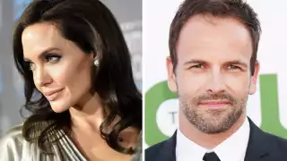 Sorprenden a la actriz Angelina Jolie ingresando al hogar de su ex pareja Lee Miller