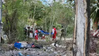 Paramédicos auxilian a persona lesionada en Cozumel