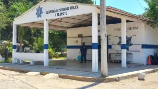 Elementos de la Guardia Nacional detuvieron a Adriana Muñoz Villarreal, titular de Seguridad Pública de Atoyac de Álvarez,