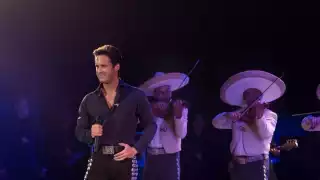 Diego Boneta como Luis Miguel