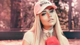 Karol G festeja con Anitta y Mariah Angeliq el lanzamiento de su nuevo disco