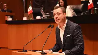 Luis Donaldo Colosio solictó licencia al Senado, dejando su escaño a su suplente, Tabita Ortiz Hernández