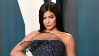 Kylie Jenner promociona sus productos con una sensual producción de fotos