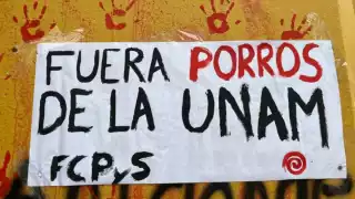 Alumnos toman instalaciones de la Facultad de Ciencias Políticas y Sociales de la UNAM