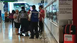 Paramédicos atendieron al pasajero de Aeroméxico para abordar su vuelo