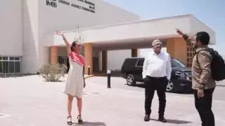 El presidente Andrés Manuel López Obrador y Claudia Sheinbaum visitaron Ciudad Juárez para revisar el progreso del Hospital General Regional No. 2 del IMSS