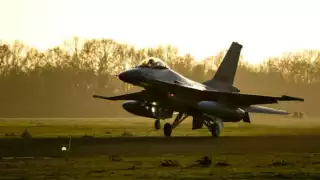 Uno de los aeropuertos destinados a recibir los cazas F16 de la OTAN ha sido destruido por misiles rusos