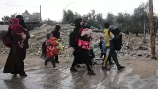 Miles de palestinos huyen de Rafah ante la amenaza de una ofensiva militar israelí