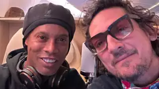 León Larregui cumplió sueño al conocer a Ronaldinho