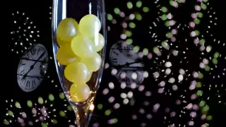 Comer 12 uvas en Año Nuevo es una de las tradiciones más populares en México