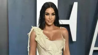 Kim Kardashian disfruta del ardiente sol con un increíble bikini