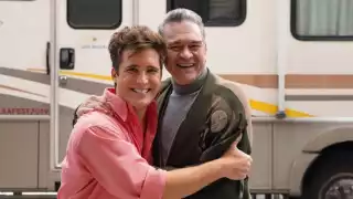 Diego Boneta como Luis Miguel y César Bordón como Hugo López