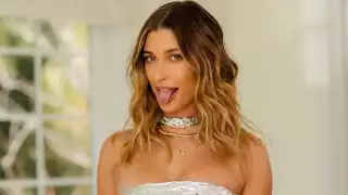 Hailey Baldwin estrena su programa ‘Who’s in my bathroom?’ en YouTube 
