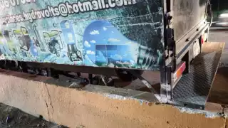 Dos hombres lesionados tras falla mecánica de motocarro frente al rastro municipal