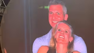 Kristin Cabot, famosa por salr en la 'Kiss Cam' de Coldplay, rompe el silencio