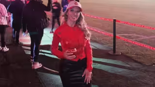Esposa de Alberto del Río reaparece en redes tras denuncia por violencia familiar.