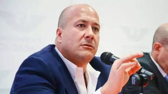 Enrique Alfaro aseguró sentirse bien tras su positivo a COVID-19 ya que no presenta síntomas Enrique Alfaro aseguró sentirse bien tras su positivo a COVID-19 ya que no presenta síntomas