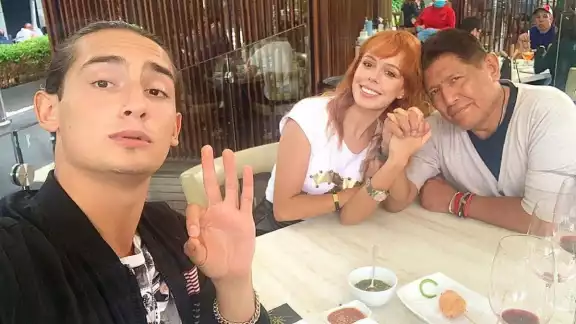 Emilio Osorio besa a Eva daniela Emilio Osorio besa a Eva daniela