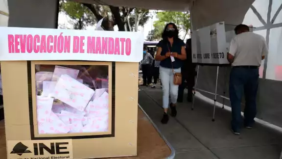 Los gobernadores del partido guinda señalaron que el argumento "El INE no se toca" es simplista Los gobernadores del partido guinda señalaron que el argumento "El INE no se toca" es simplista