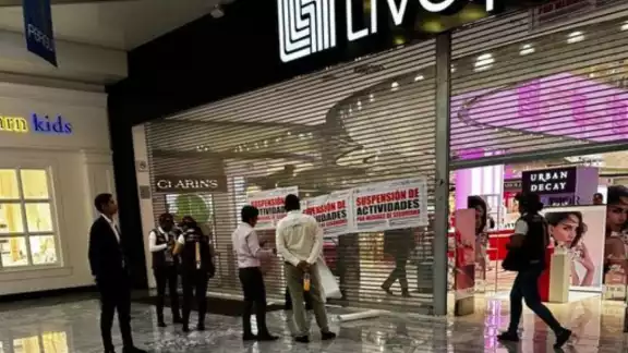 A través de redes sociales se difundieron imágenes de la clausura de Liverpool Perisur